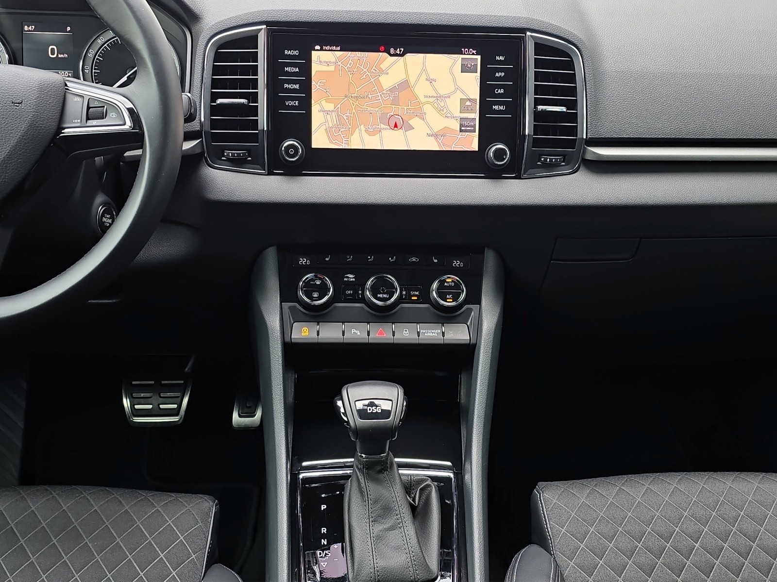 SKODA Karoq 1.6 TDI DSG CR Smile mit AHK-image-9
