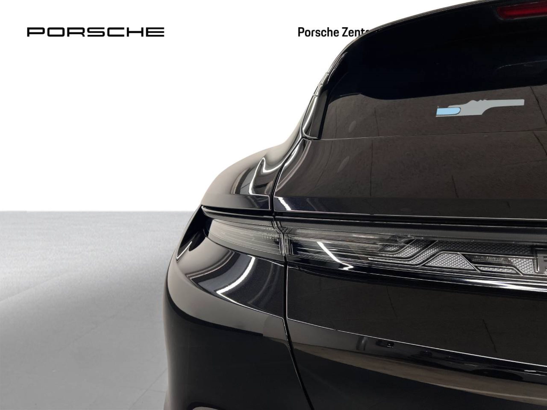 PORSCHE Taycan Turbo S Cross Turismo-image-13