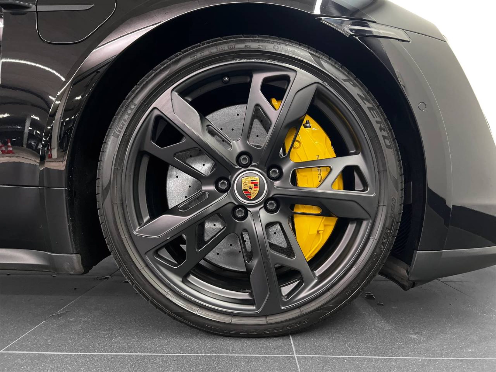 PORSCHE Taycan Turbo S Cross Turismo-image-10