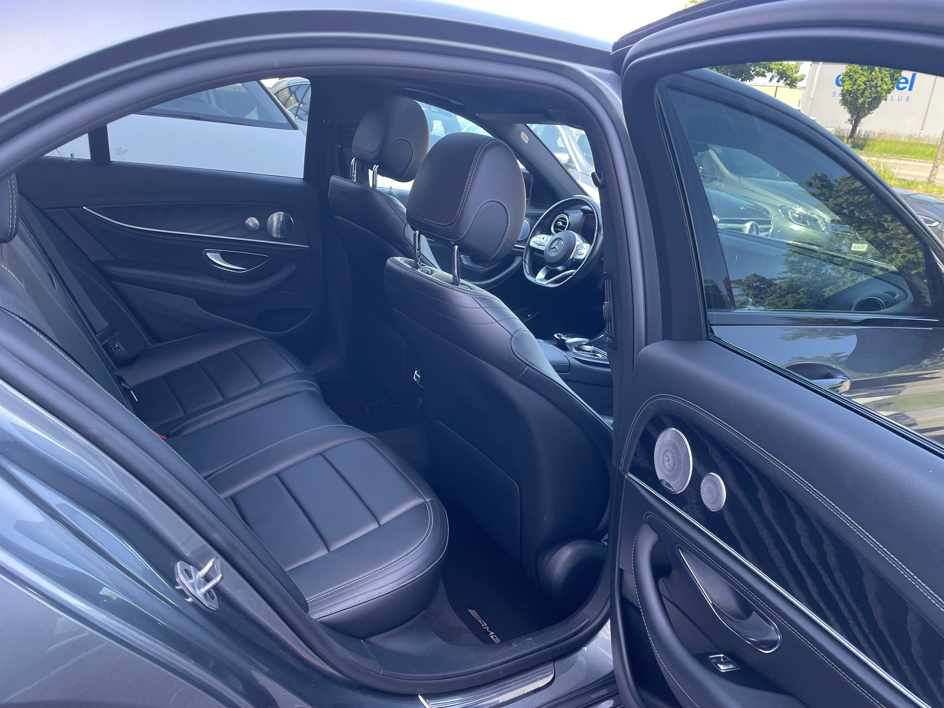 MERCEDES-BENZ E 400 d 4Matic AMG Line 9G-Tronic-image-10