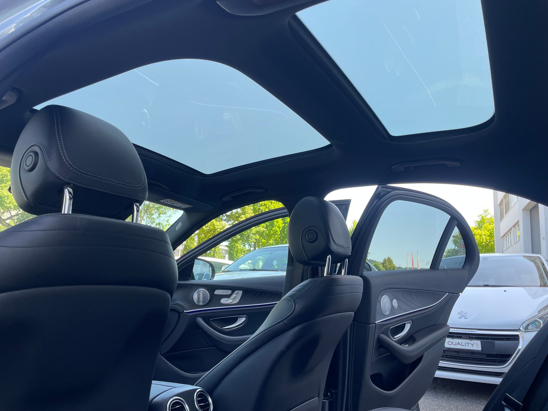 MERCEDES-BENZ E 400 d 4Matic AMG Line 9G-Tronic-image-12