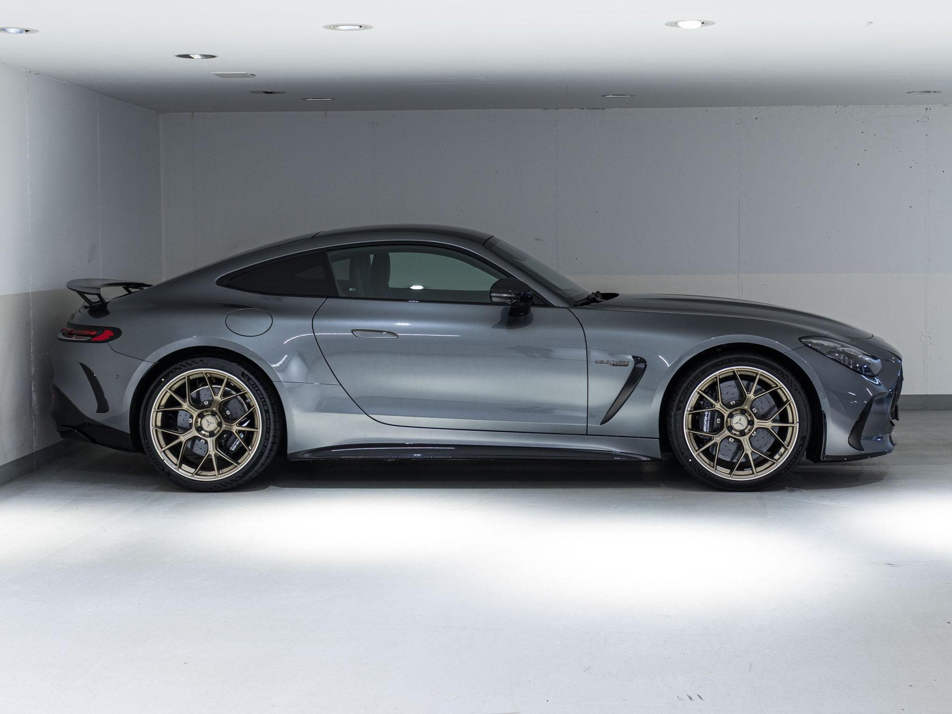 MERCEDES-BENZ AMG GT 63 4MATIC "Executive Edition"-image-1