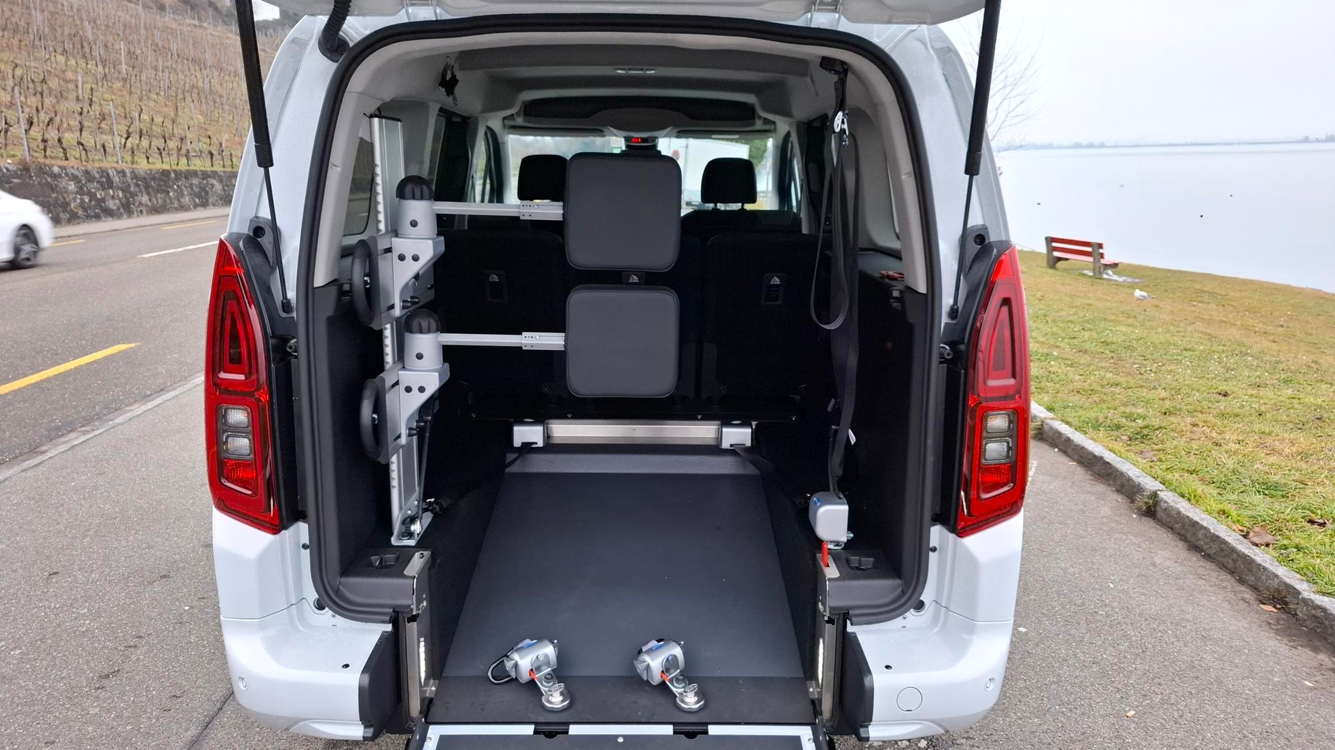 OPEL Combo-e XL GS - inkl. Umbau für Rollstuhltransport-image-2