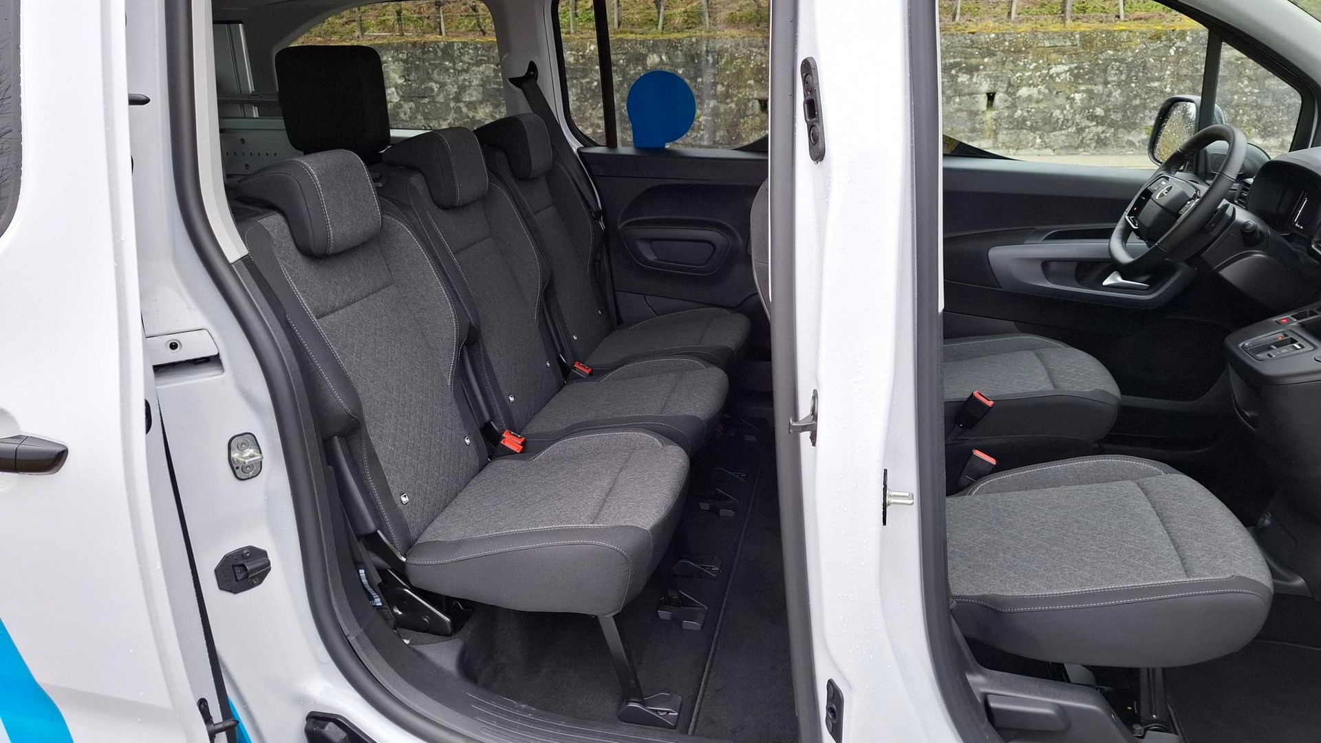 OPEL Combo-e XL GS - inkl. Umbau für Rollstuhltransport-image-13