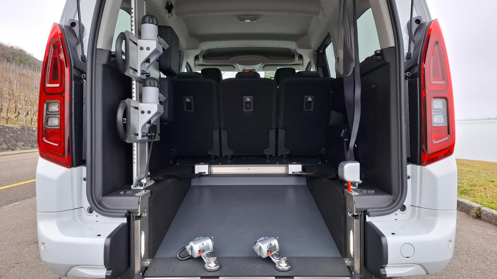 OPEL Combo-e XL GS - inkl. Umbau für Rollstuhltransport-image-4