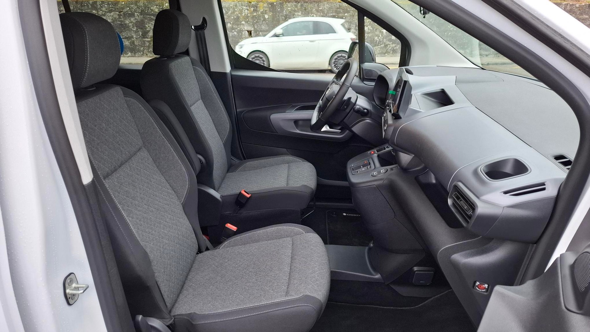OPEL Combo-e XL GS - inkl. Umbau für Rollstuhltransport-image-12