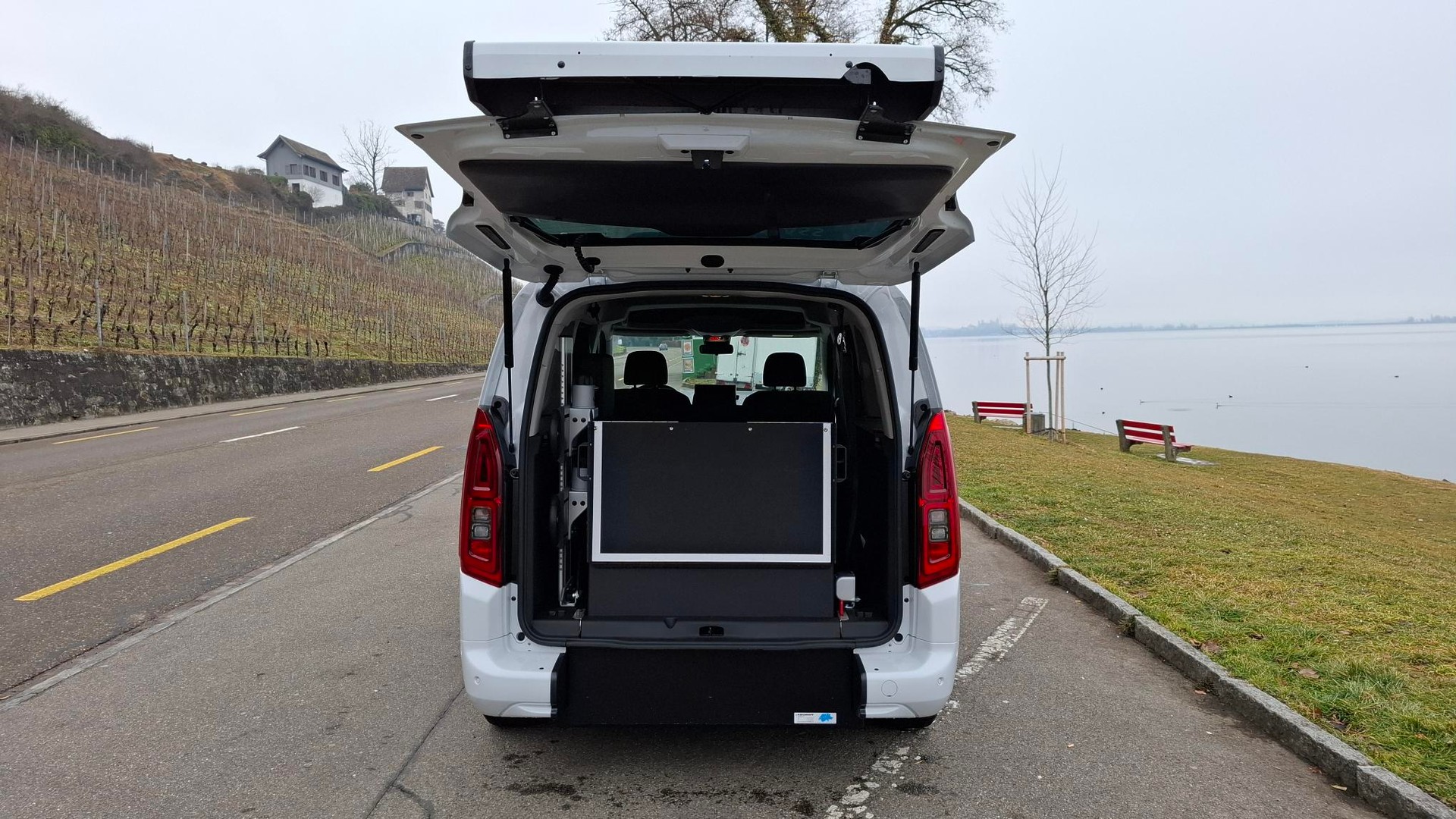 OPEL Combo-e XL GS - inkl. Umbau für Rollstuhltransport-image-1