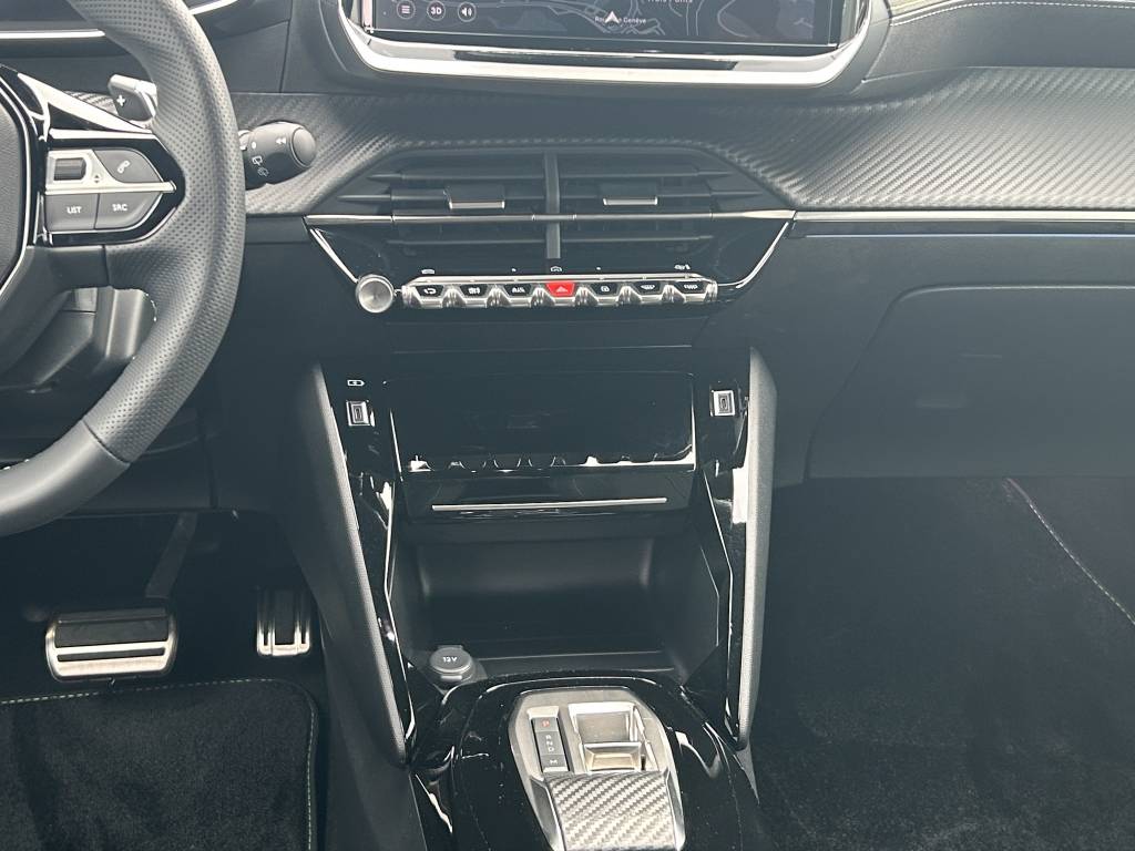 PEUGEOT 208 1.2 MHEV 145 GT-image-6