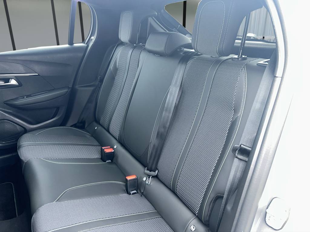 PEUGEOT 208 1.2 MHEV 145 GT-image-8