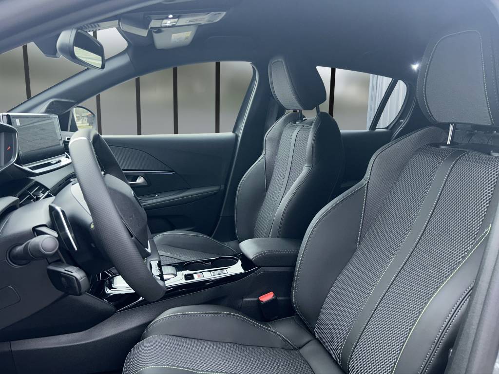 PEUGEOT 208 1.2 MHEV 145 GT-image-7
