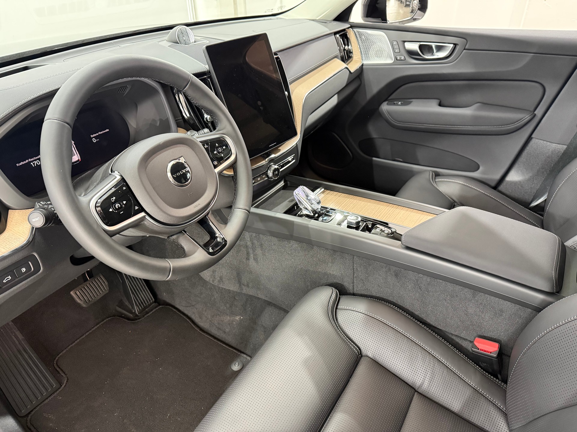 VOLVO XC60 2.0 T6 TE Ultra Bright eA-image-3