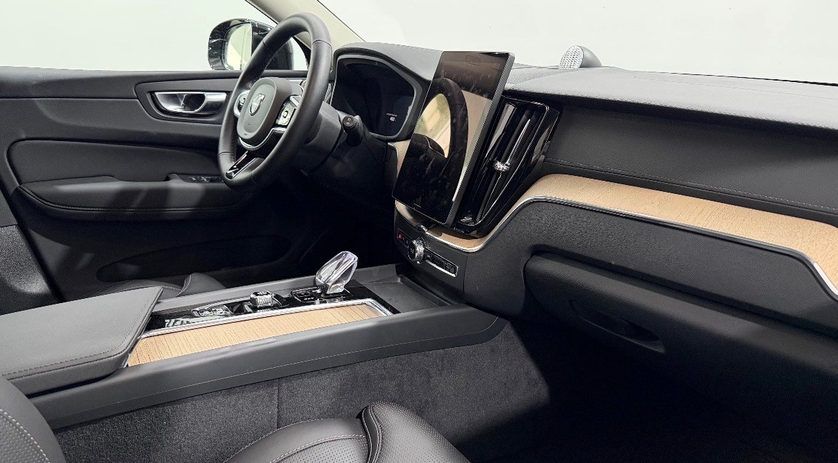 VOLVO XC60 2.0 T6 TE Ultra Bright eA-image-4