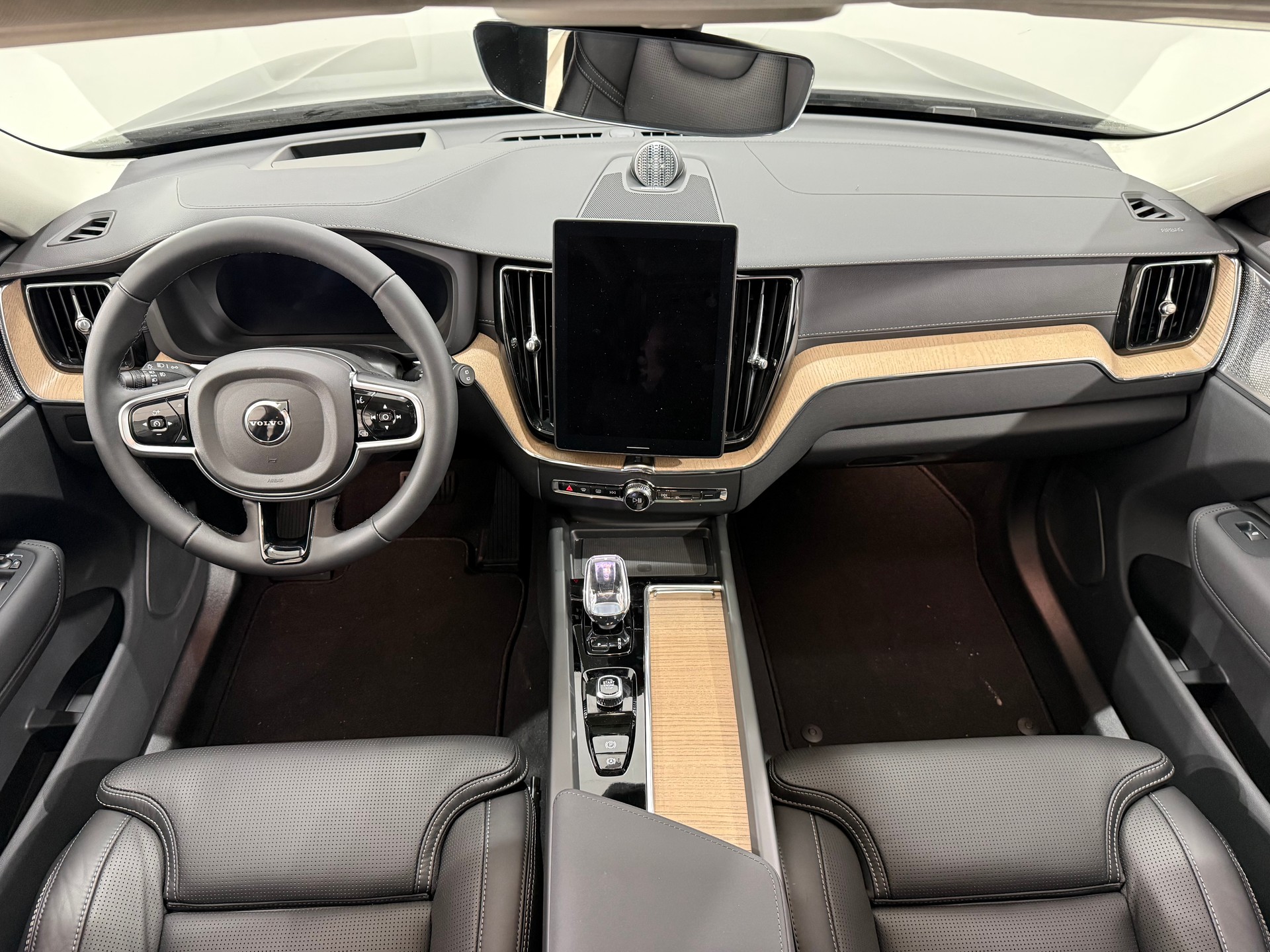 VOLVO XC60 2.0 T6 TE Ultra Bright eA-image-4