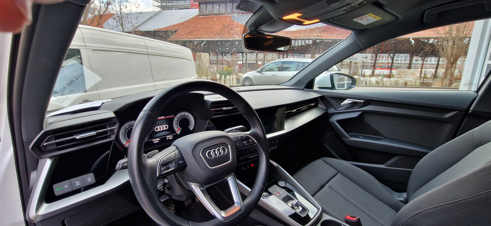 AUDI A3 Sportback 35 TFSI Attraction S-tronic-image-4