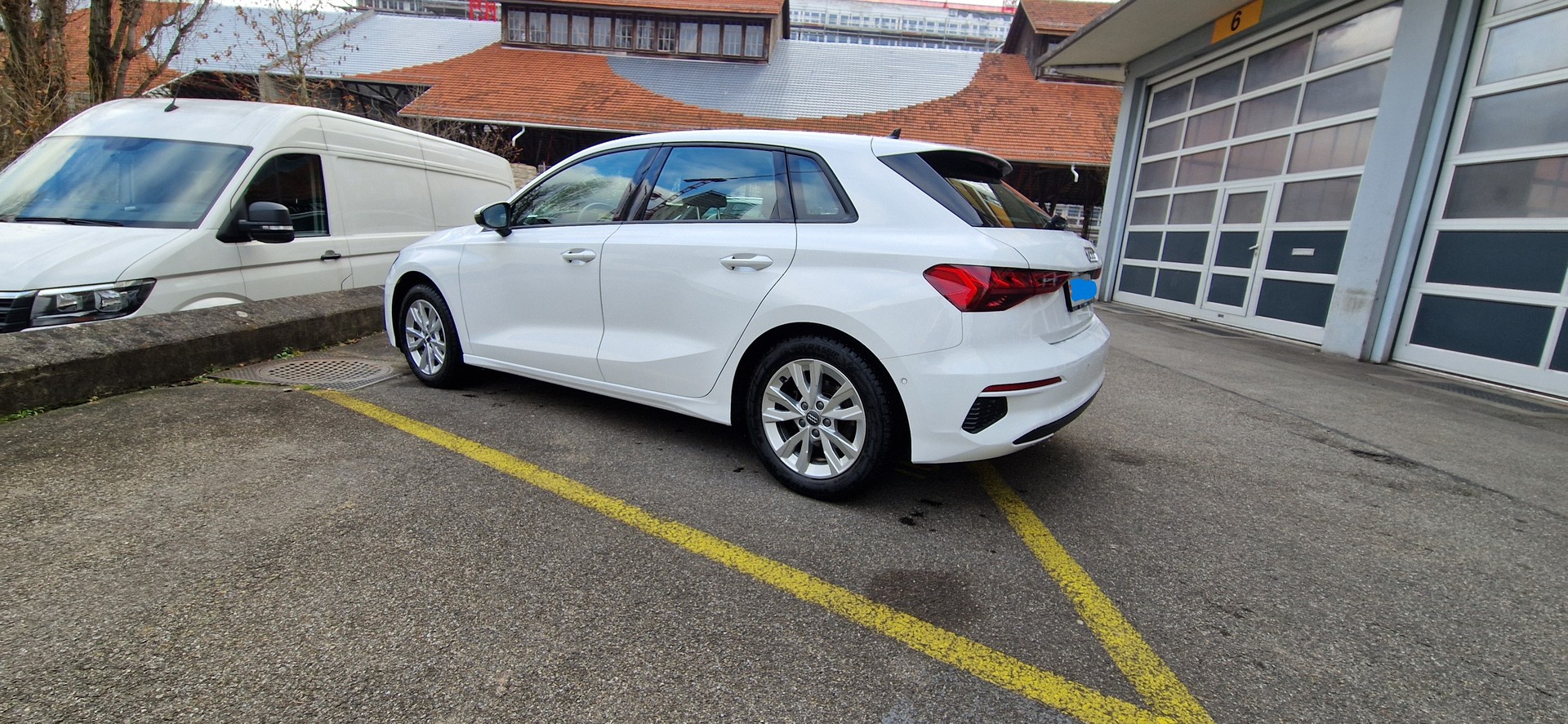 AUDI A3 Sportback 35 TFSI Attraction S-tronic-image-2