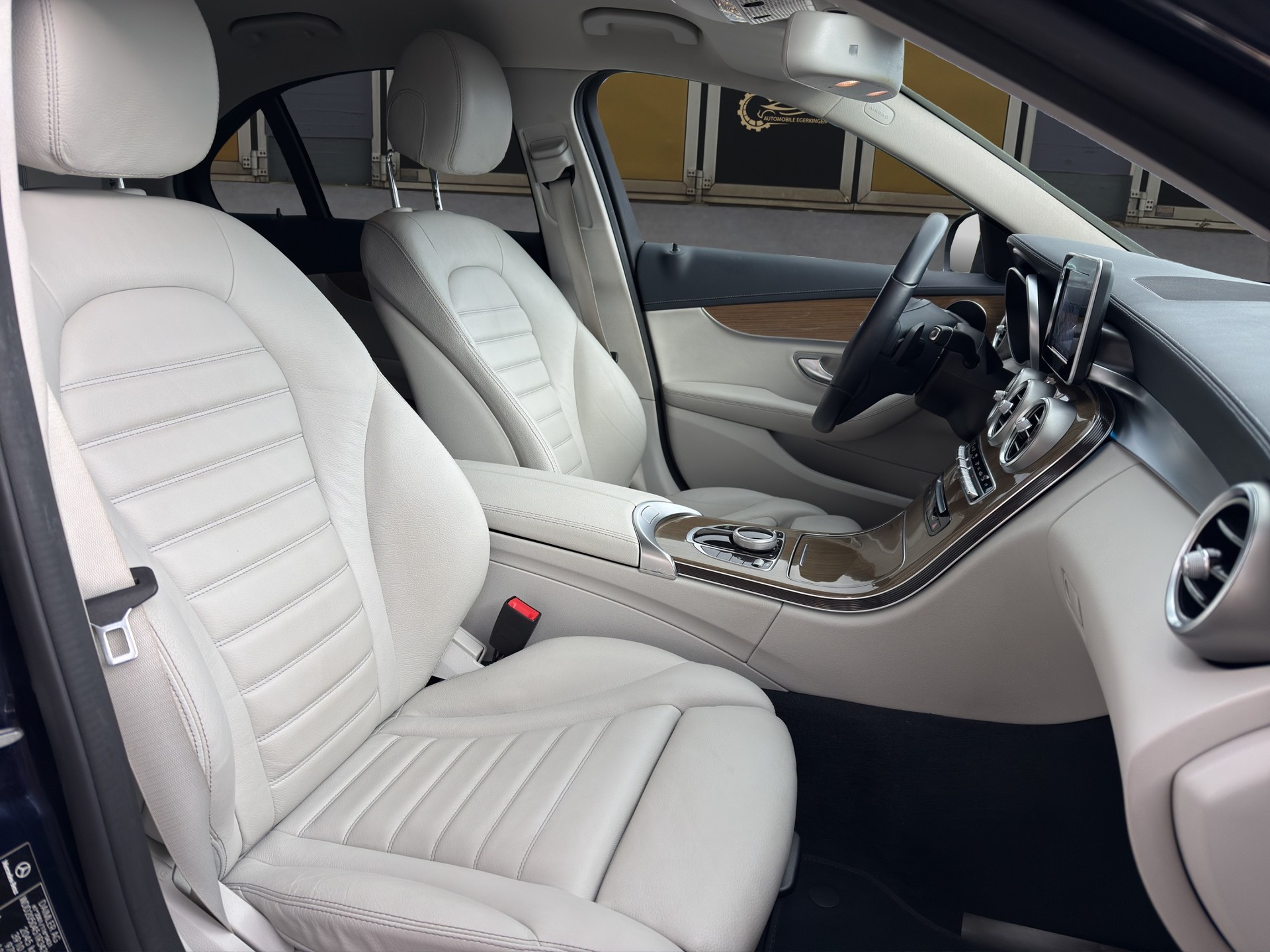 MERCEDES-BENZ C 250 Avantgarde-image-9