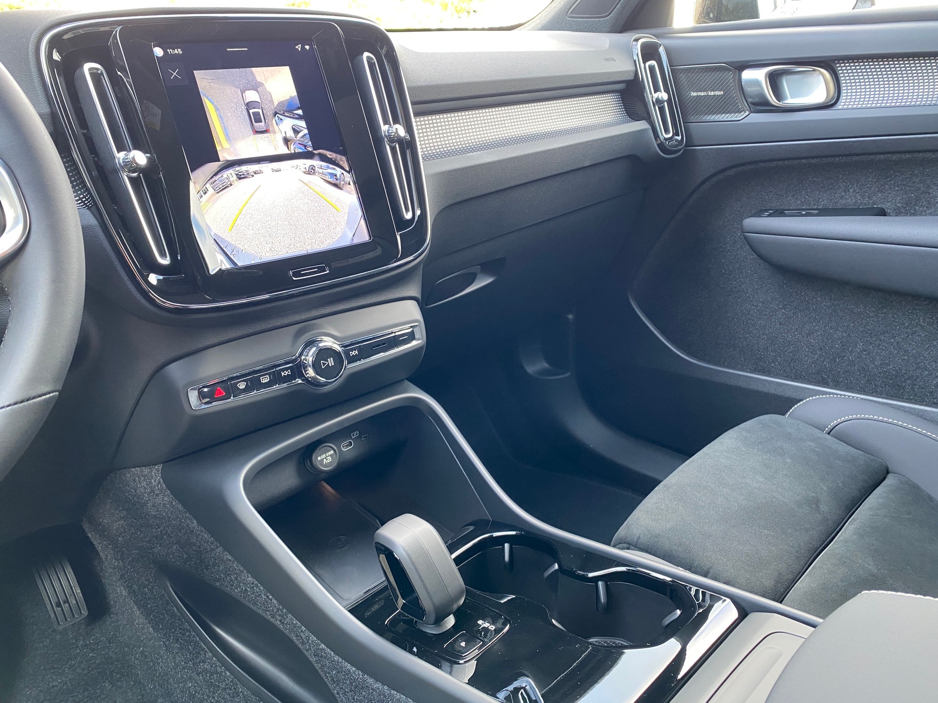VOLVO EX40 82kWh Twin Motor Performance AWD Black Edition-image-10