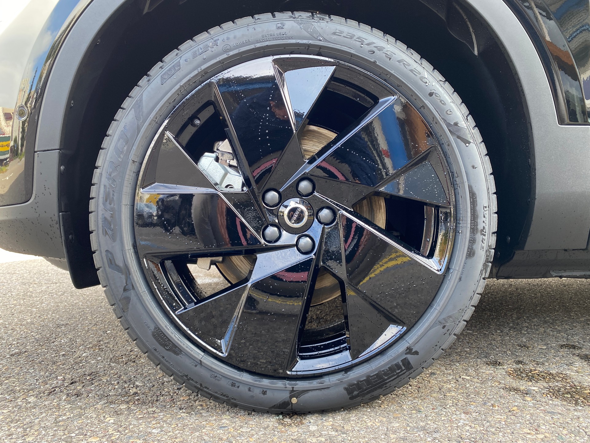 VOLVO EX40 82kWh Twin Motor Performance AWD Black Edition-image-6