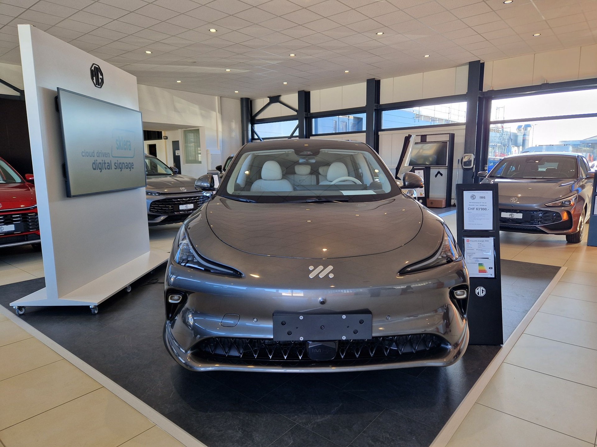 MG IM6 EV 100kWh Performance 21"-showroom-element-2