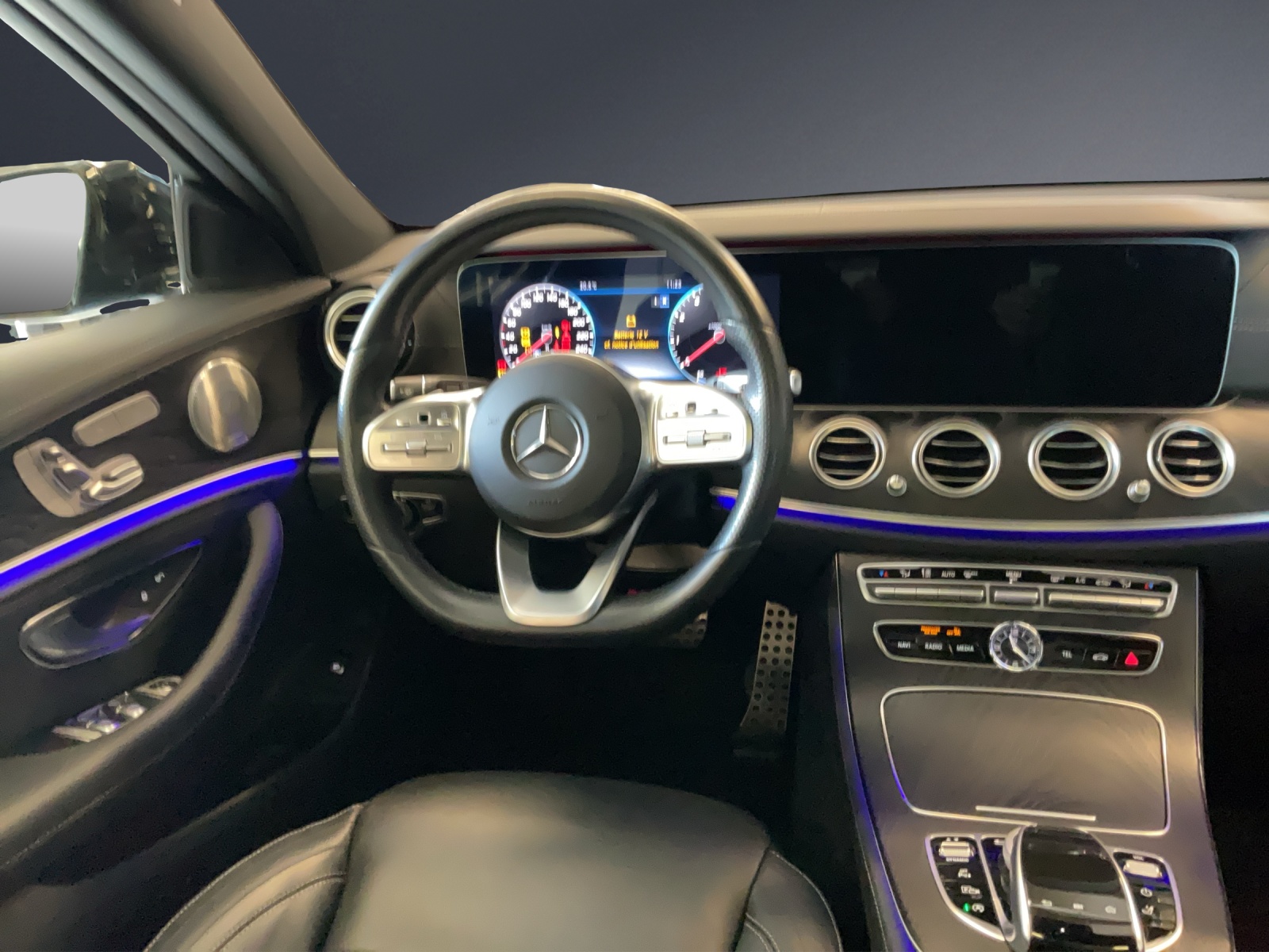 MERCEDES-BENZ E 200 AMG Line 4 Matic-image-7