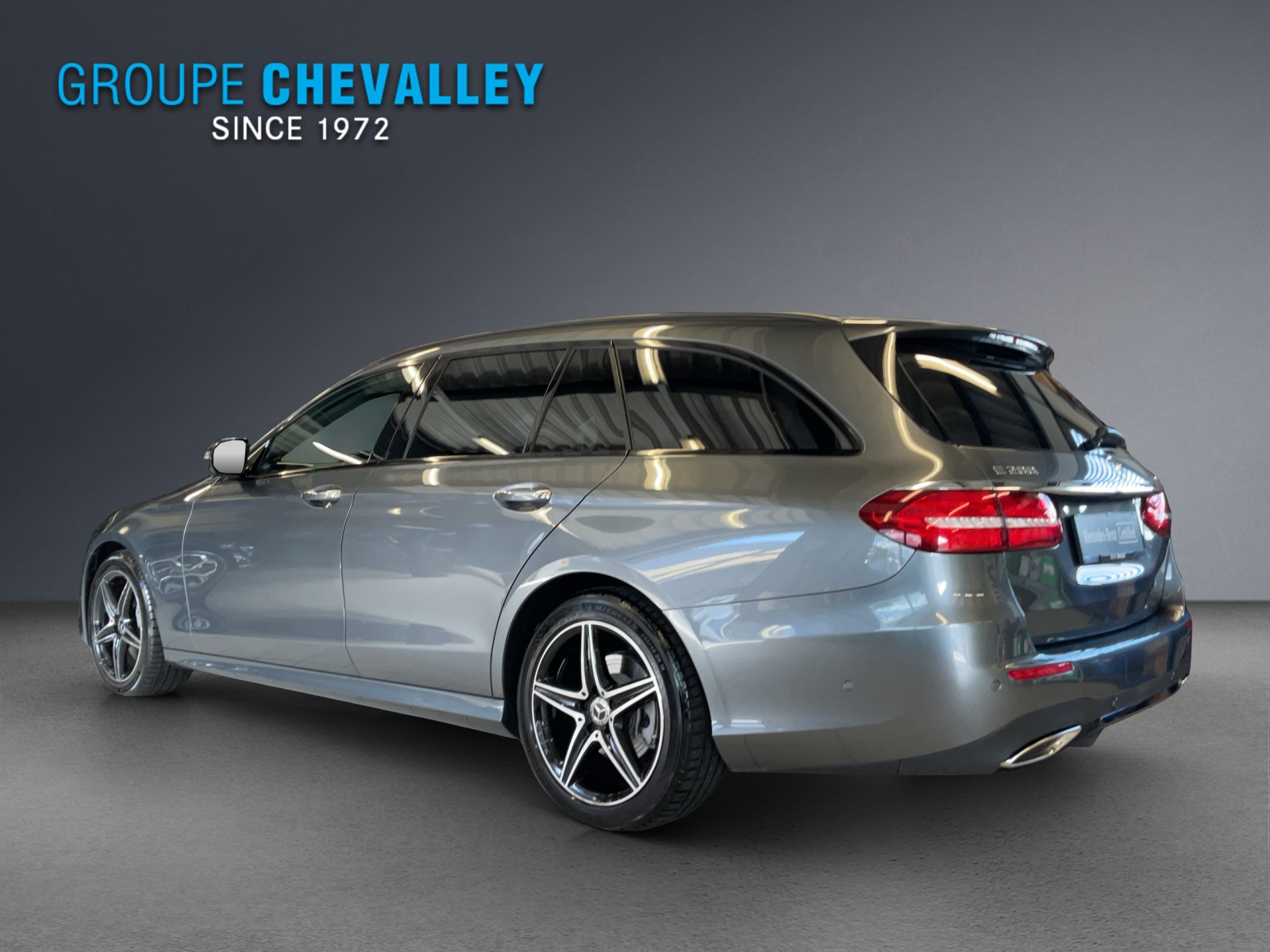 MERCEDES-BENZ E 200 AMG Line 4 Matic-image-3