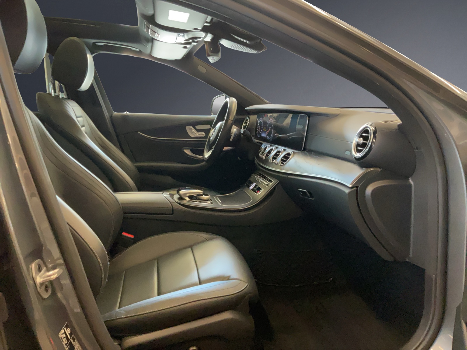 MERCEDES-BENZ E 200 AMG Line 4 Matic-image-6
