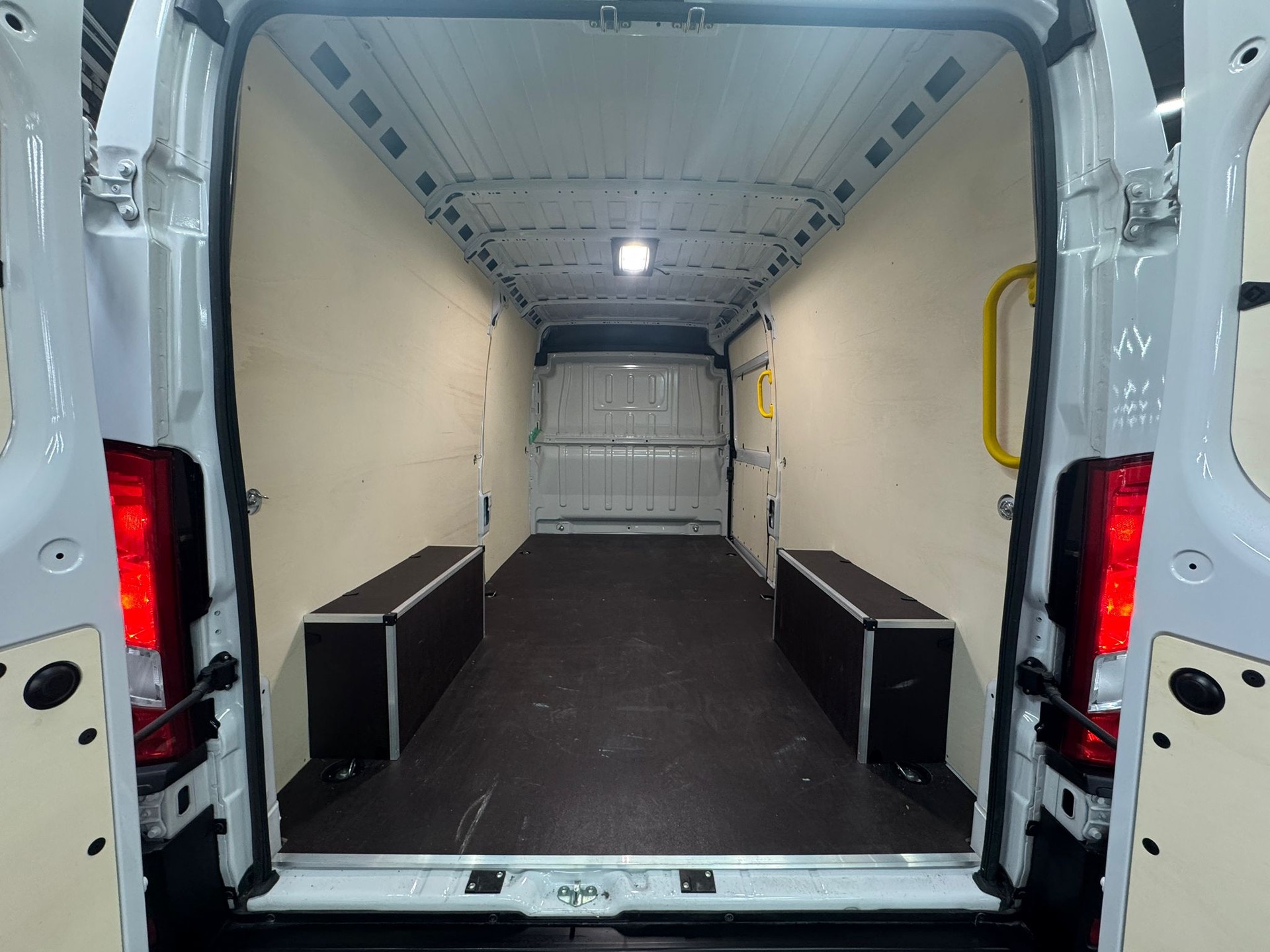 PEUGEOT Boxer 2.2 HDI 435 L3H2-image-11