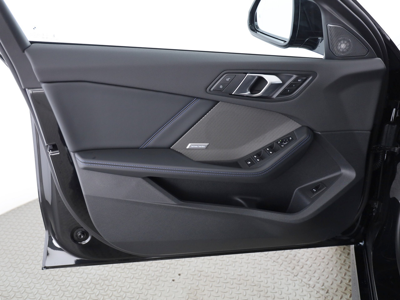 BMW 123 xDrive M Sport Steptronic-image-11