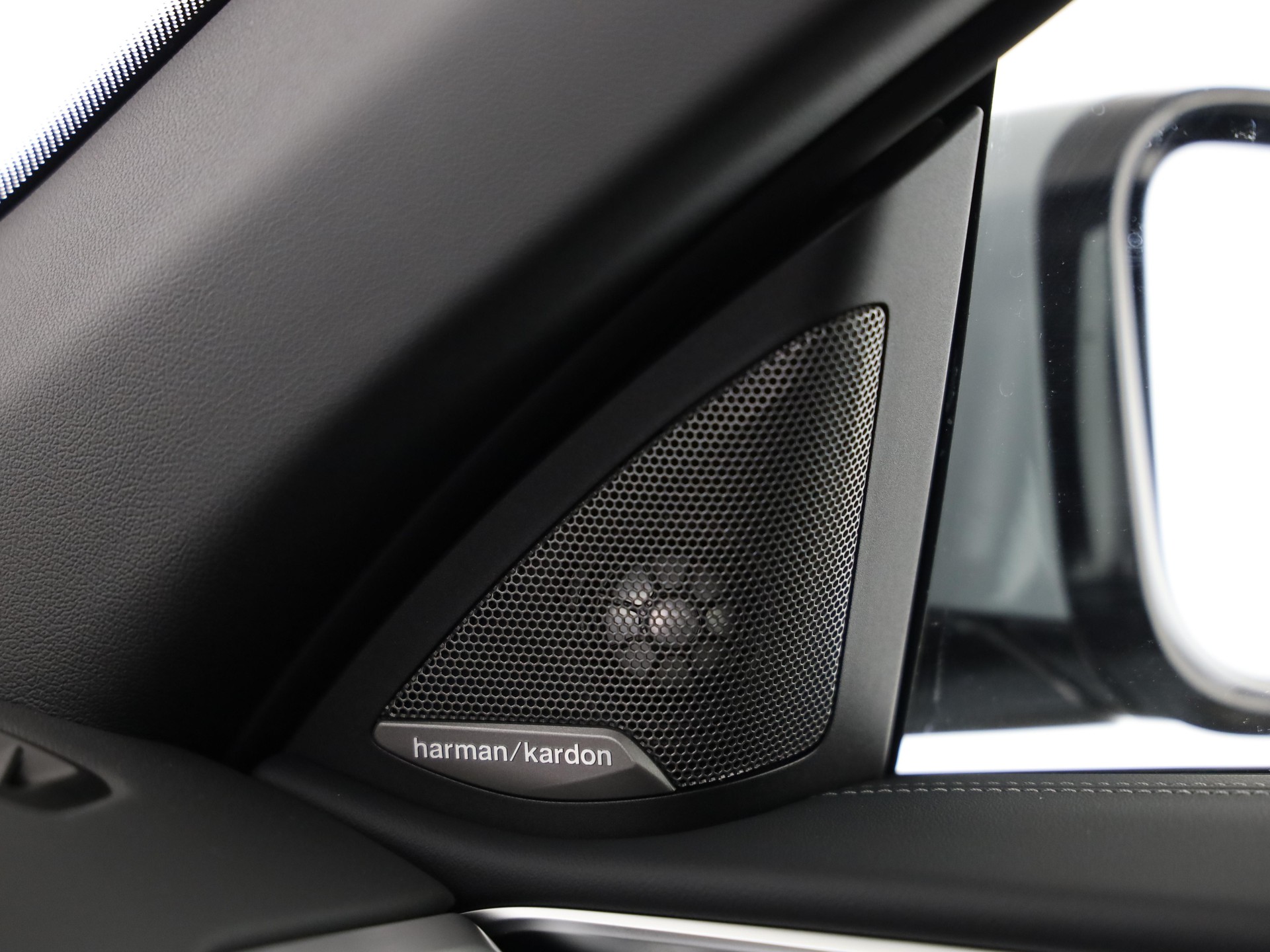 BMW 420i Cabrio-image-8