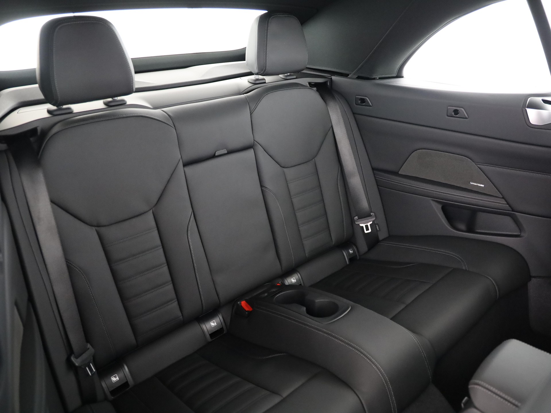 BMW 420i Cabrio-image-13