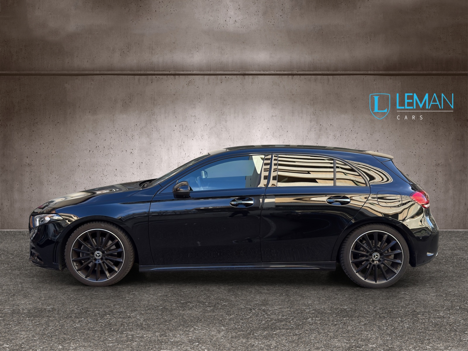 MERCEDES-BENZ A 220 AMG Line 7G-DCT 4Matic-image-6