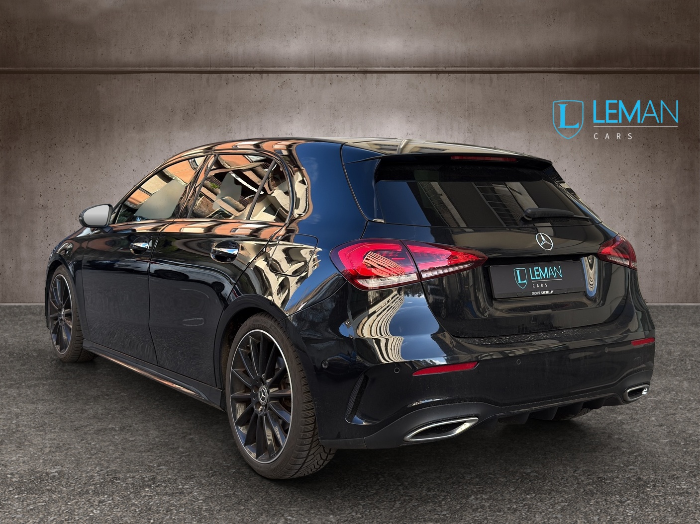 MERCEDES-BENZ A 220 AMG Line 7G-DCT 4Matic-image-5
