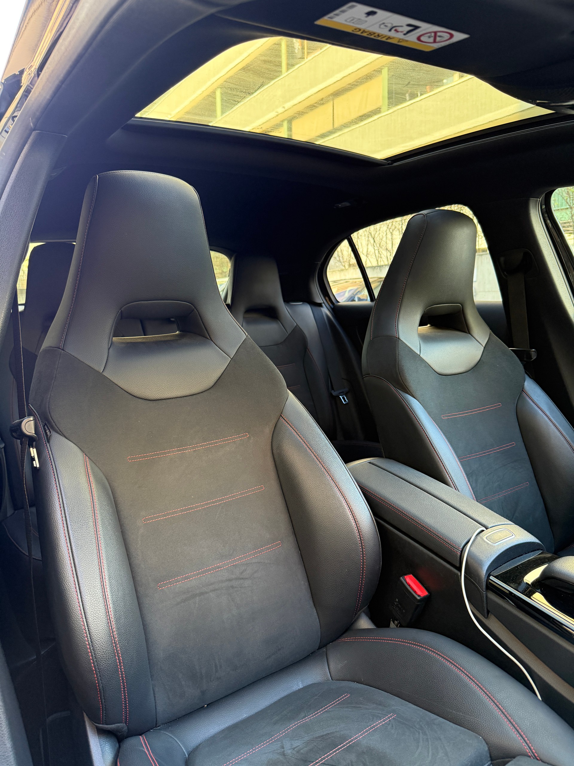 MERCEDES-BENZ A 220 AMG Line 7G-DCT 4Matic-image-12