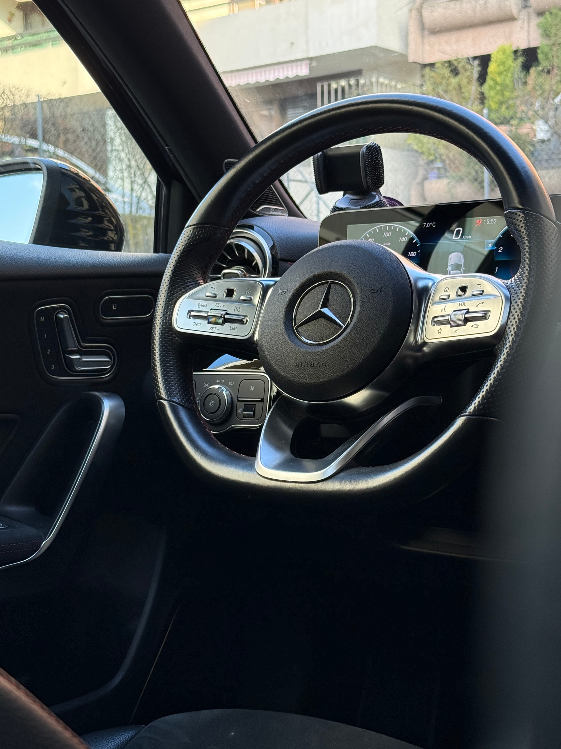 MERCEDES-BENZ A 220 AMG Line 7G-DCT 4Matic-image-10