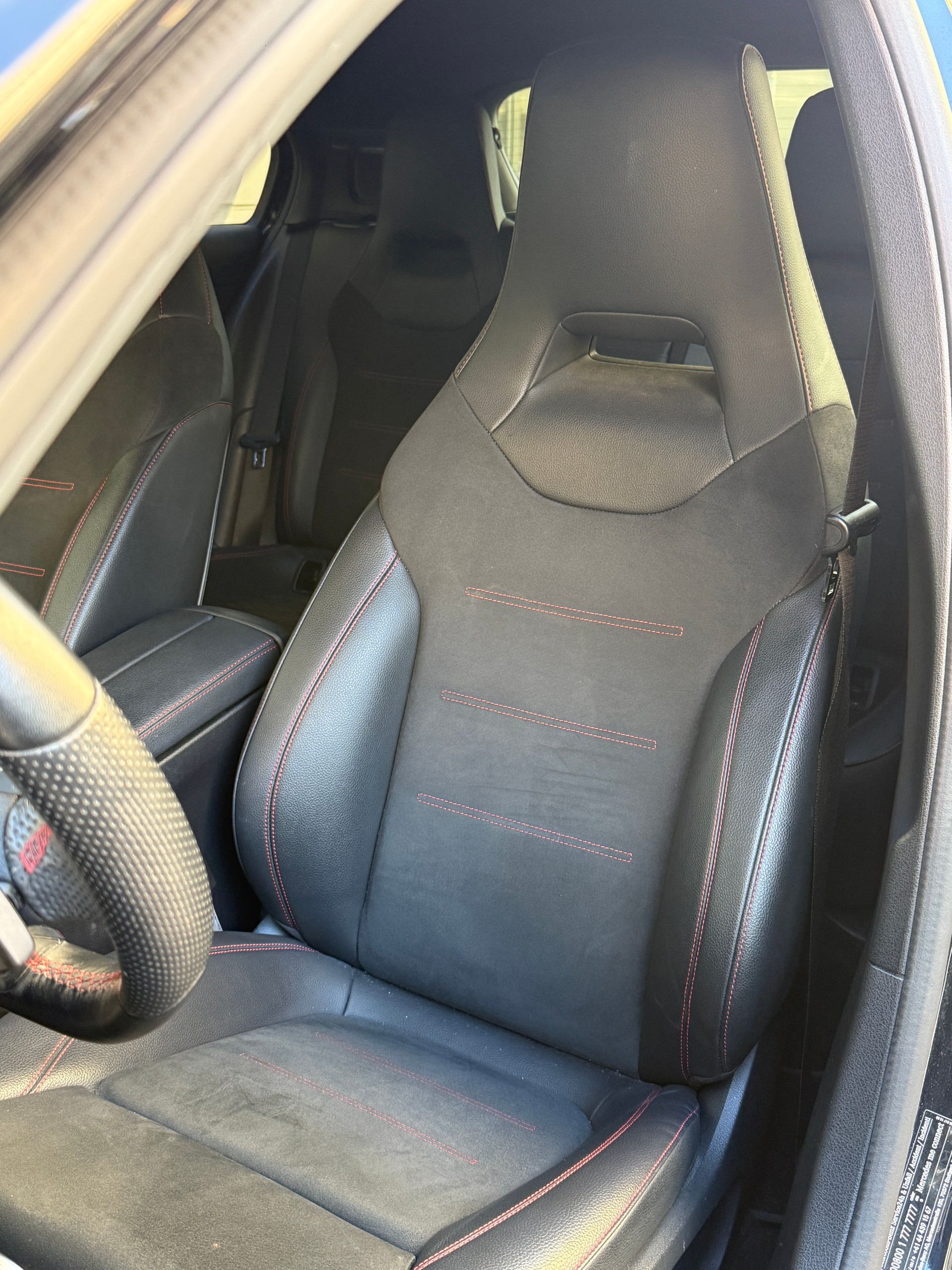 MERCEDES-BENZ A 220 AMG Line 7G-DCT 4Matic-image-7