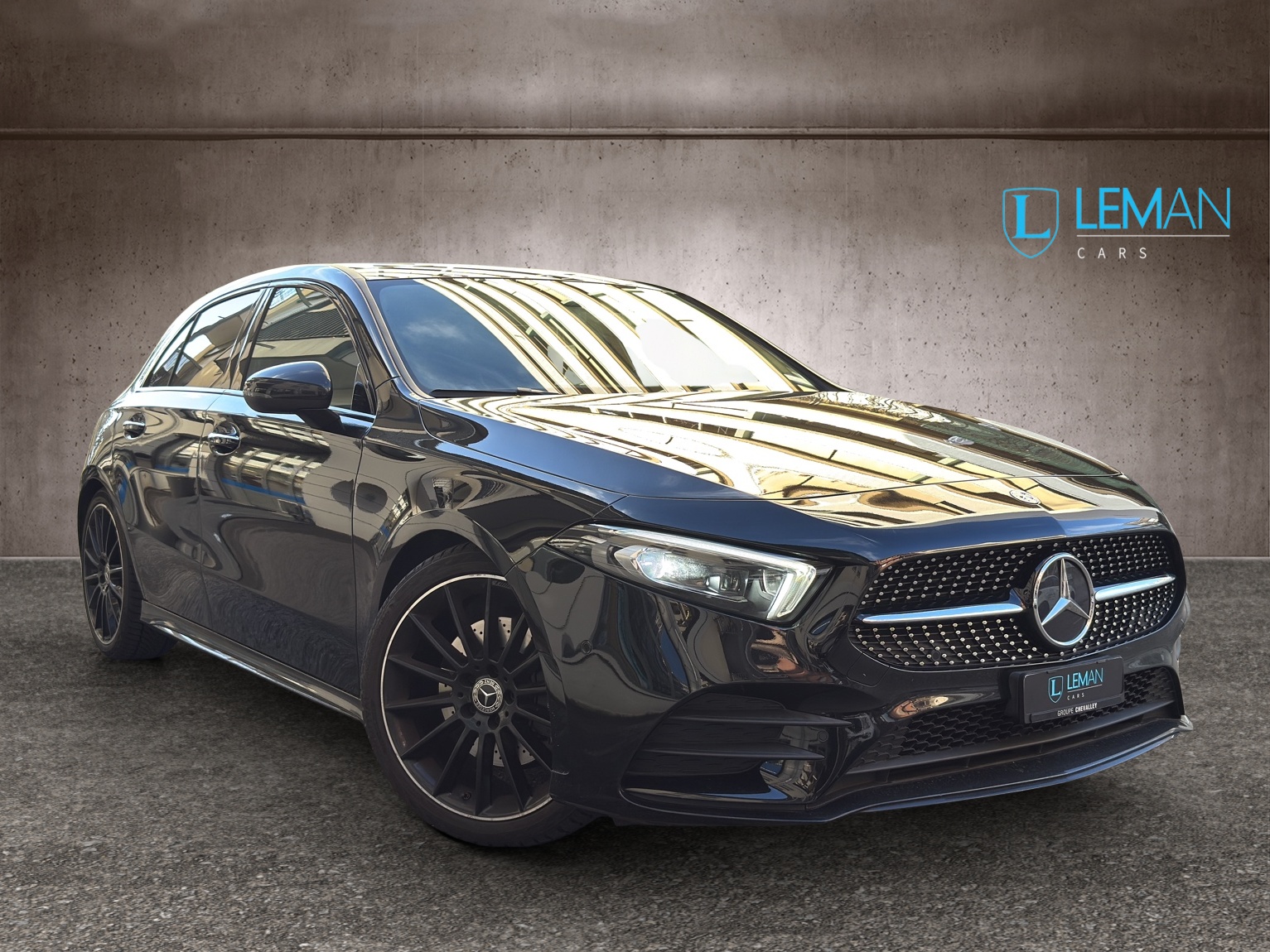 MERCEDES-BENZ A 220 AMG Line 7G-DCT 4Matic-image-2