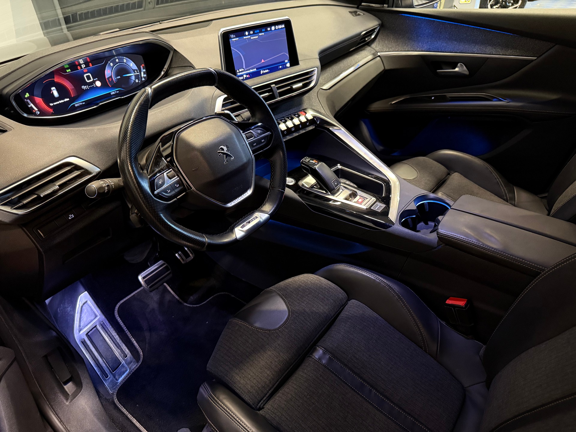 PEUGEOT 3008 1.6 THP Allure-image-11