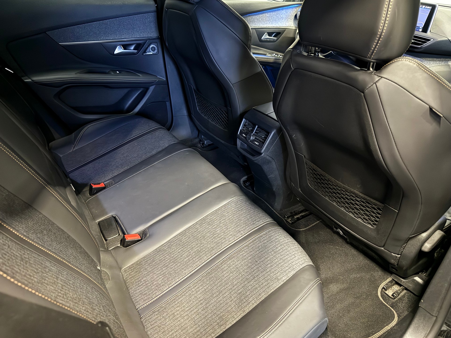 PEUGEOT 3008 1.6 THP Allure-image-9