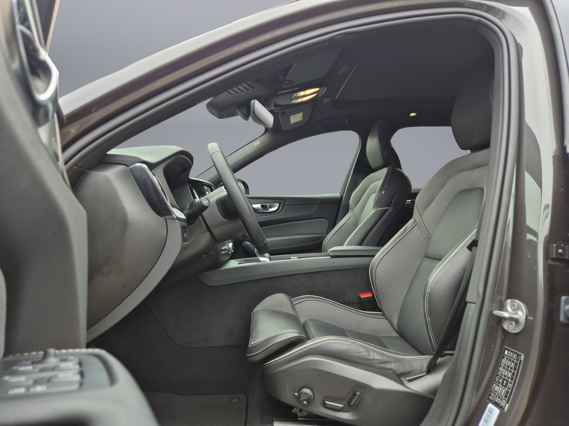 VOLVO XC60 2.0 T8 TE Plus Dark eAWD-image-8