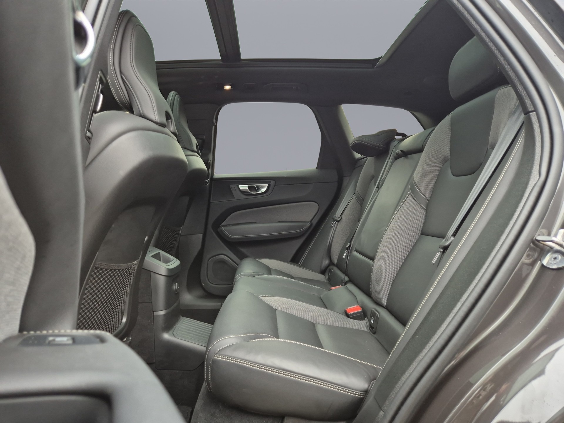 VOLVO XC60 2.0 T8 TE Plus Dark eAWD-image-9
