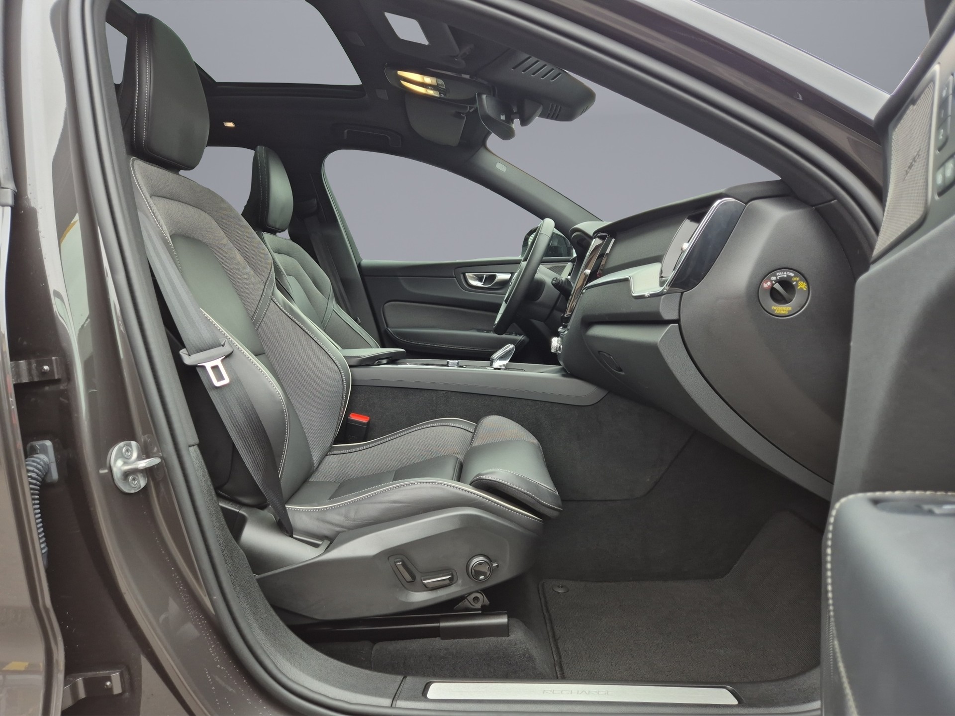 VOLVO XC60 2.0 T8 TE Plus Dark eAWD-image-15