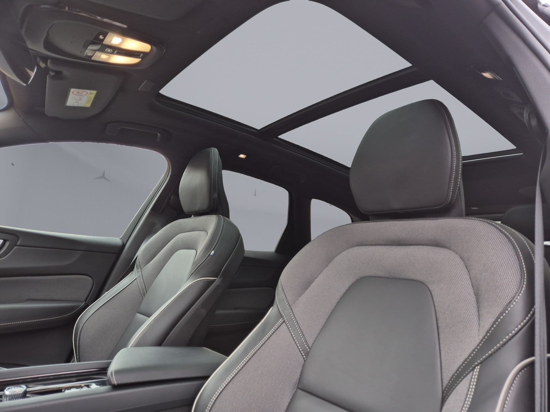 VOLVO XC60 2.0 T8 TE Plus Dark eAWD-image-11