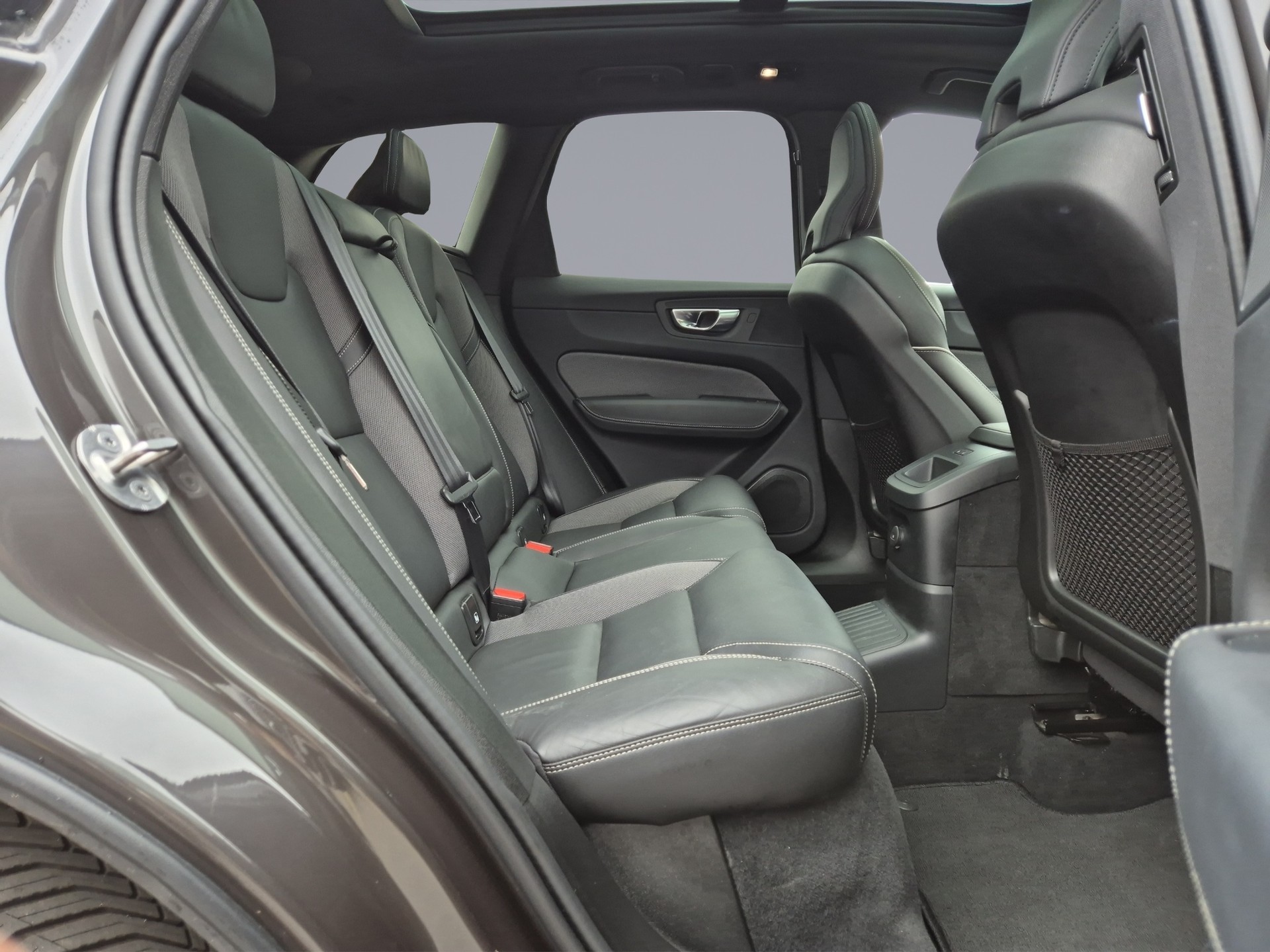 VOLVO XC60 2.0 T8 TE Plus Dark eAWD-image-16