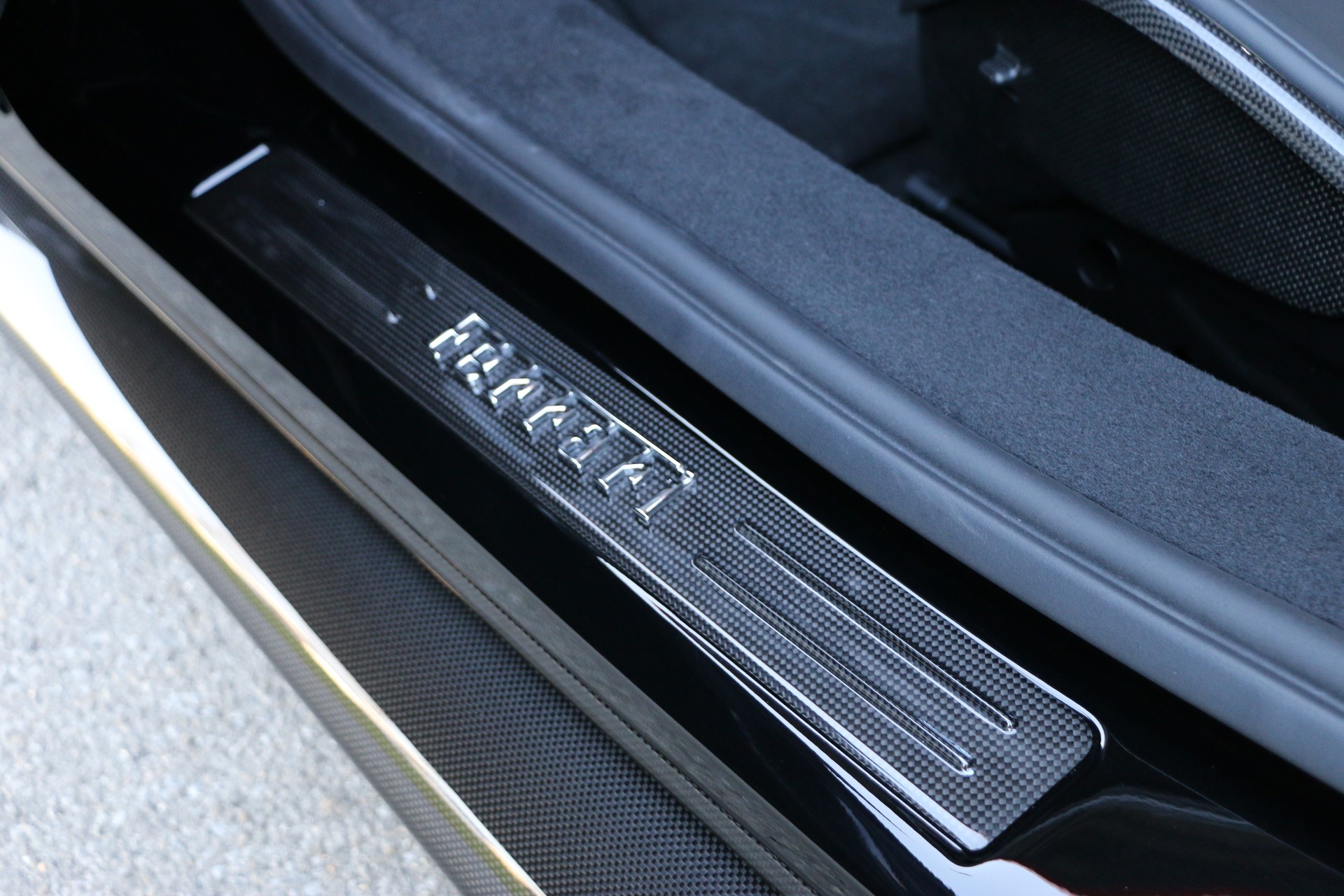 FERRARI 296 GTS Spider-image-5