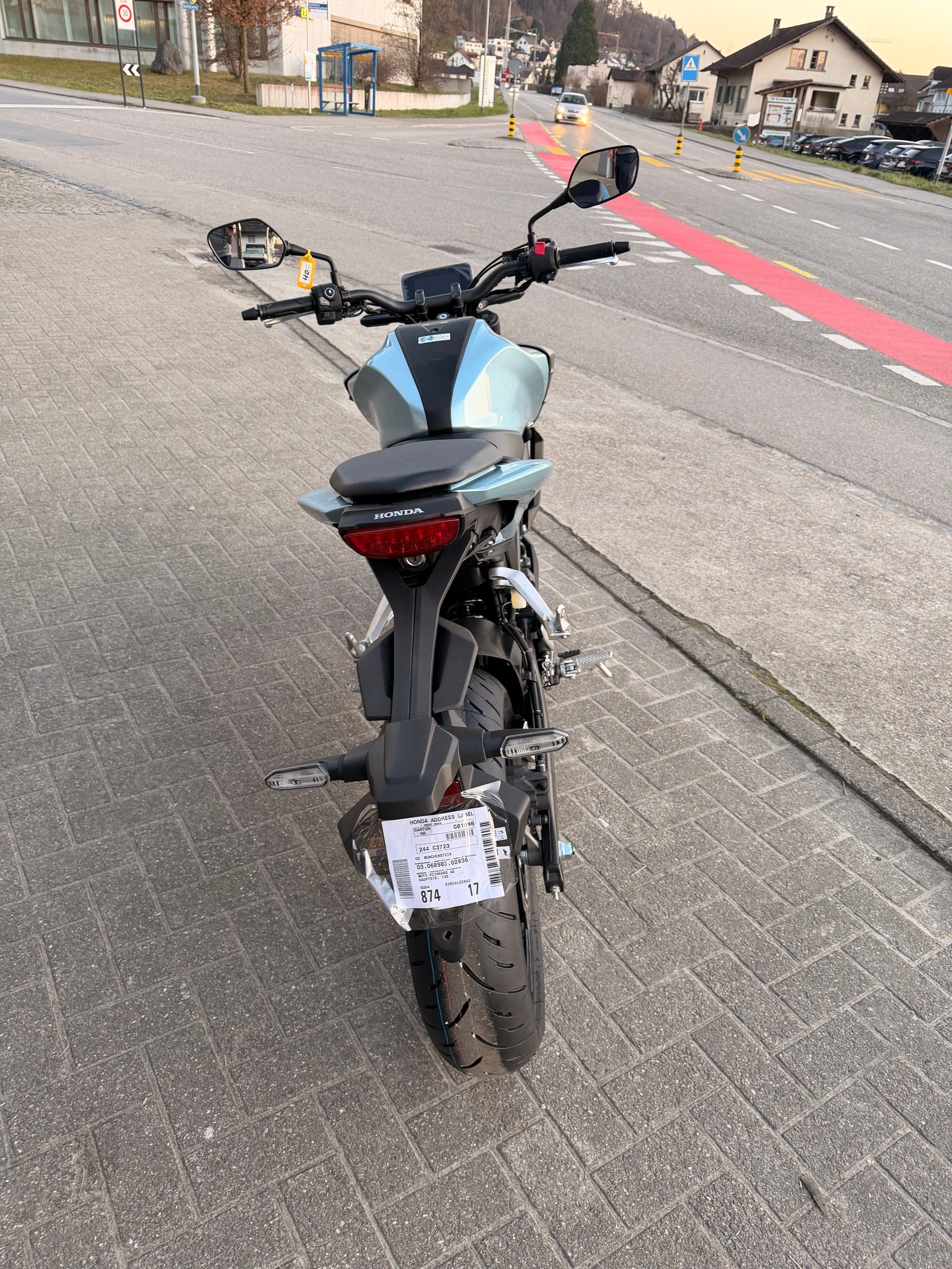 HONDA CB 125 R-showroom-element-2