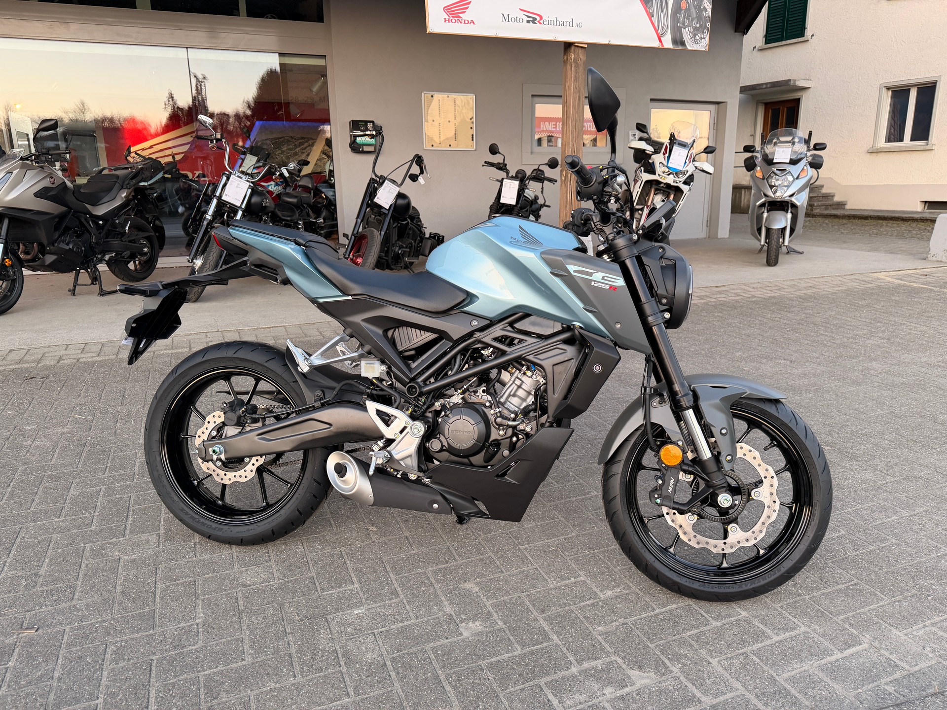 HONDA CB 125 R-showroom-element-3