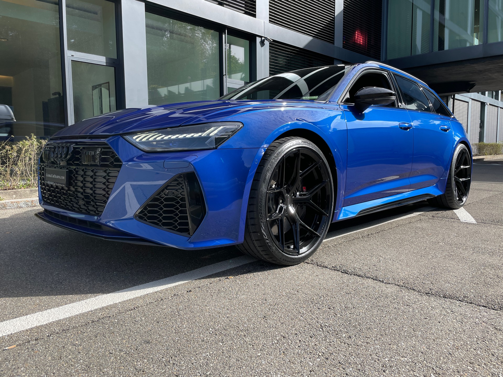 AUDI RS6 Avant 4.0 TFSI V8 quattro-image-11