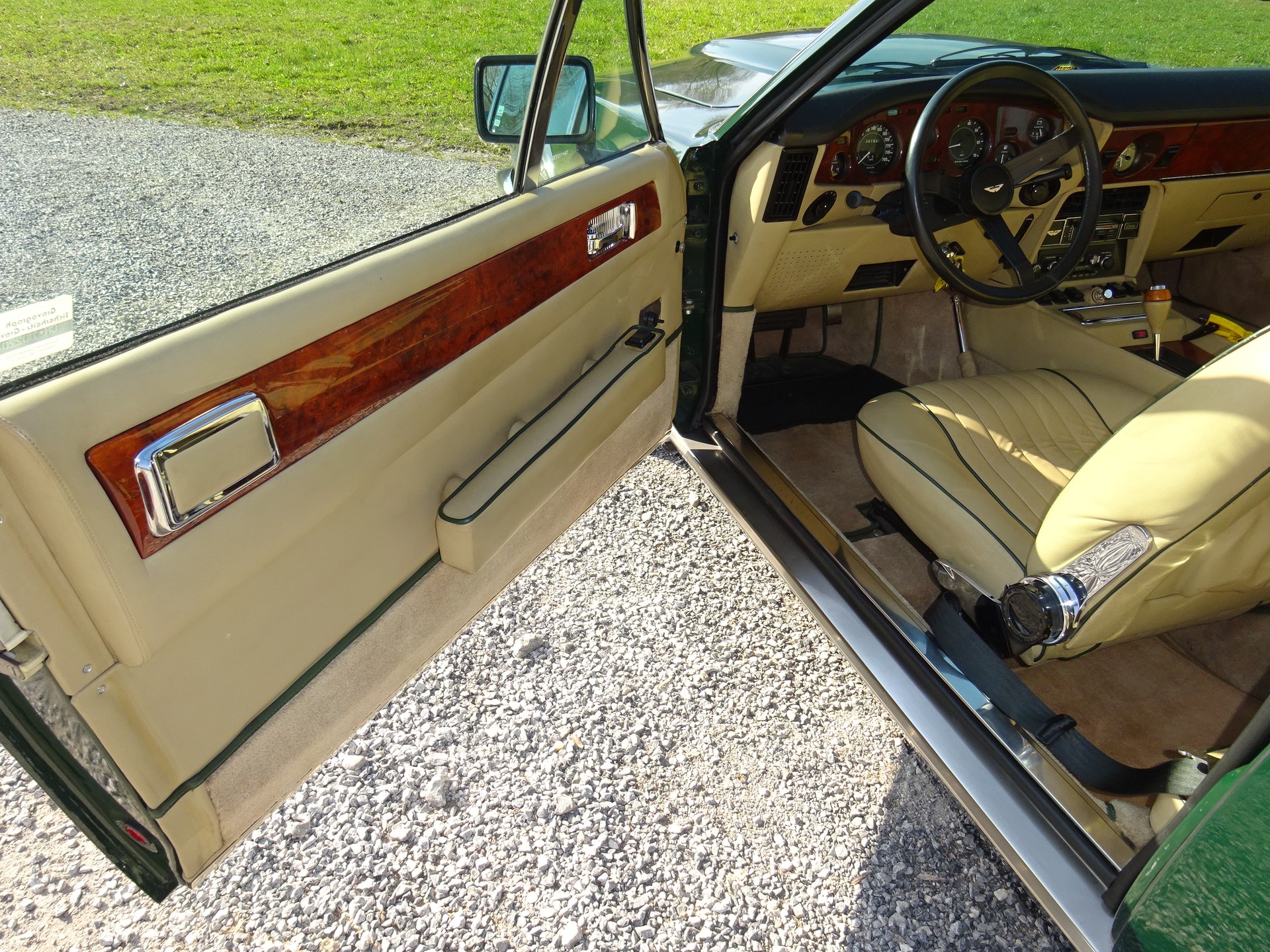 ASTON MARTIN V8 OI-image-9
