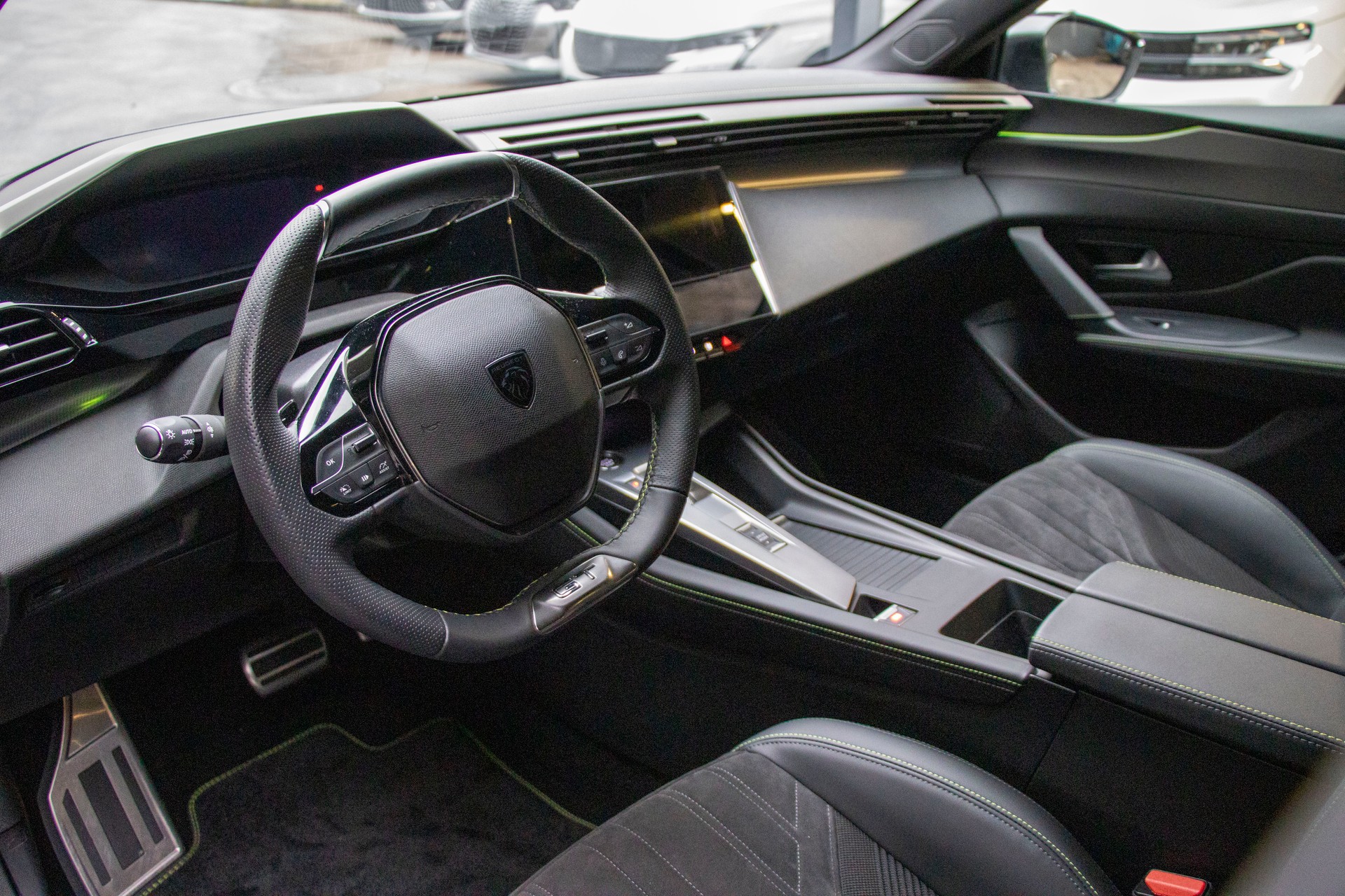 PEUGEOT 308 SW 1.6 PHEV 180 GT-image-5