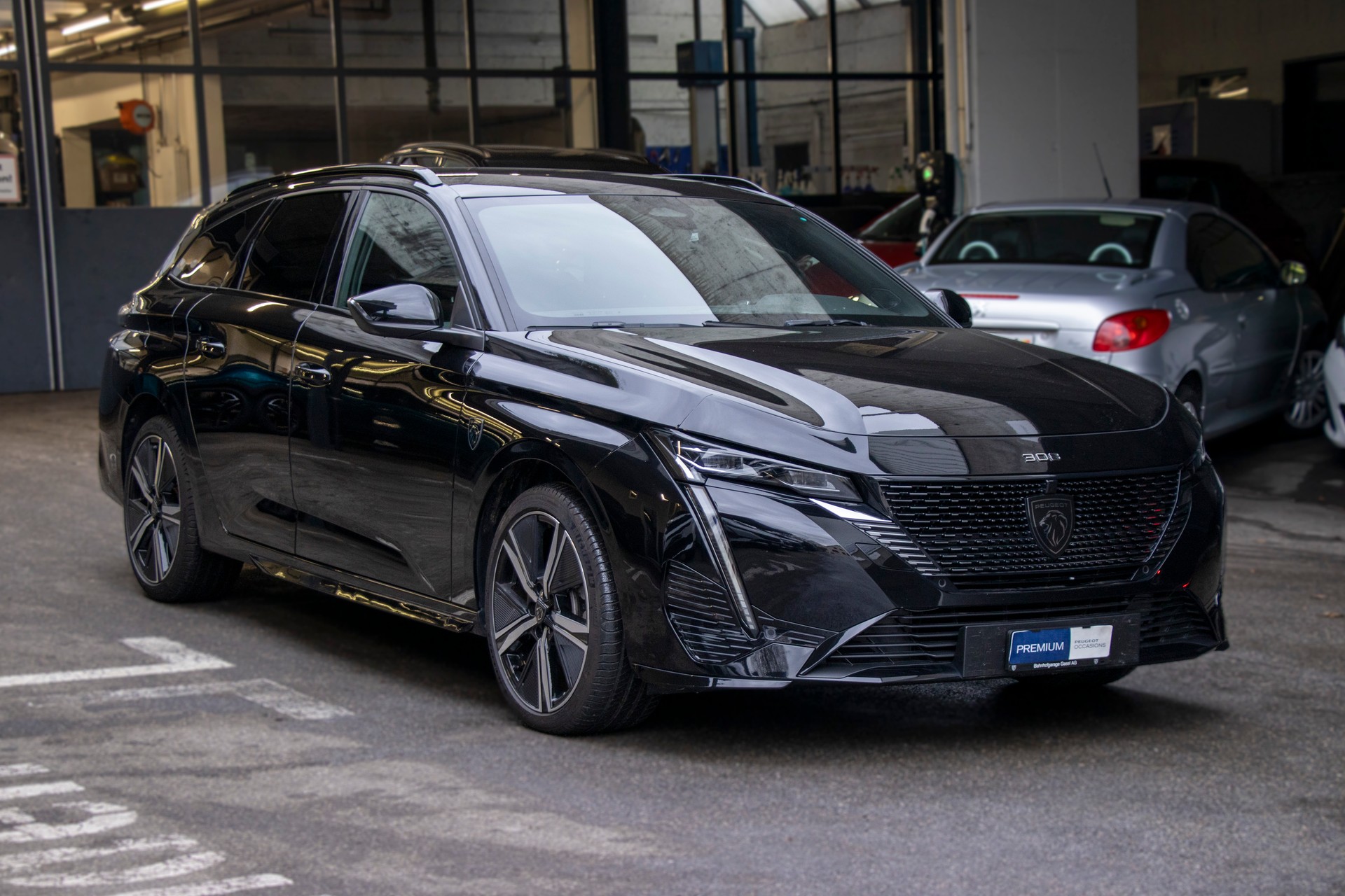 PEUGEOT 308 SW 1.6 PHEV 180 GT-image-3